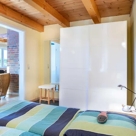 Ostseelandhaus Mit Suedterrasse Und Teich Ofc 07 아파트